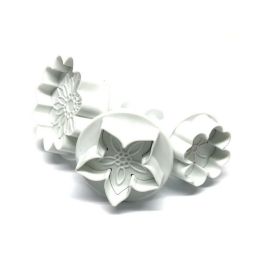 Set de 3 cortadores con expulsor "Flor"