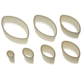 Set de 7 emporte-pièces "ovale" cannelés