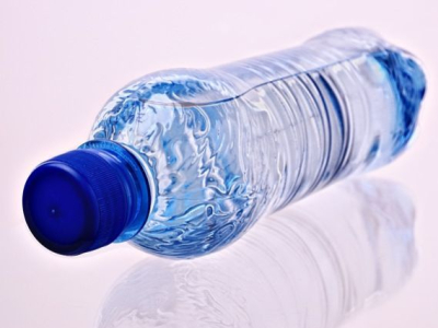 Combien de verres contient une bouteille d'eau ?